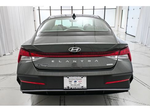 Used 2024 Hyundai Elantra Blue FWD image 6