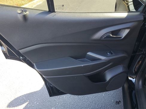 Used 2025 Chevrolet Trax ACTIV w/ Sunroof Package image 9