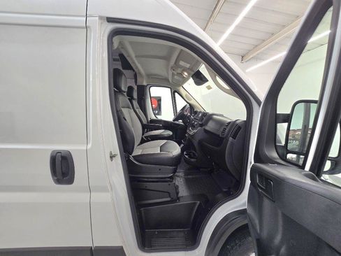 Used 2025 RAM ProMaster 2500 w/ Convenience Group FWD image 15