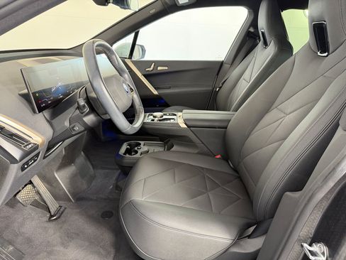 Used 2024 BMW iX xDrive50 w/ Premium Package AWD/4WD image 5