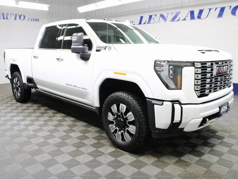 Used 2025 GMC Sierra 2500 Denali image 3
