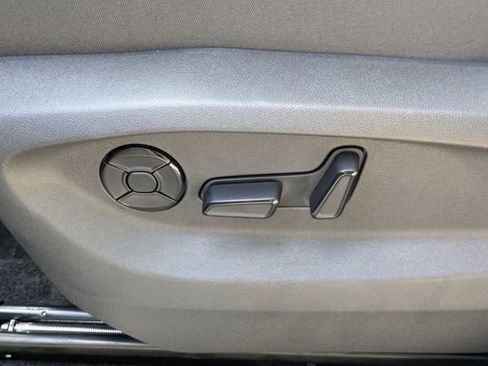 New 2026 Volkswagen Tiguan SE R-Line image 21