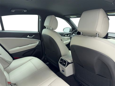 Used 2025 Genesis G70 2.5T image 48