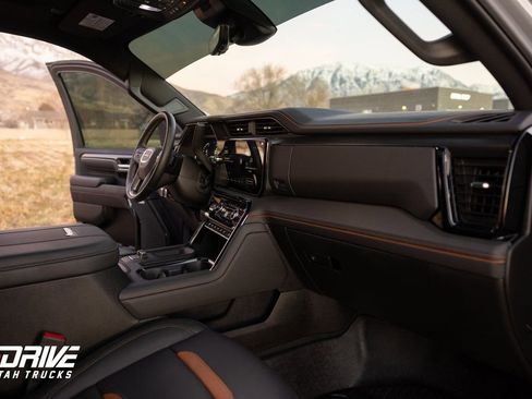 Used 2025 GMC Sierra 3500 AT4 w/ AT4 Premium Plus Package image 11