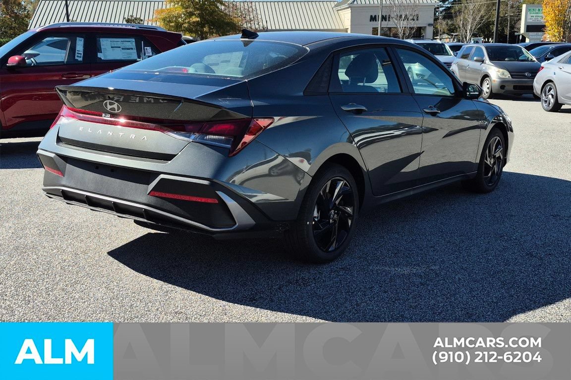 Certified 2026 Hyundai Elantra SEL Sport FWD image 5