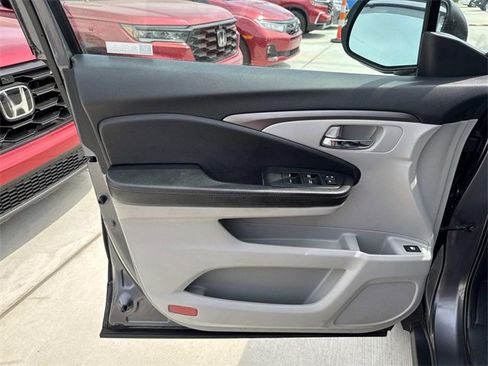 Used 2018 Honda Pilot LX image 19