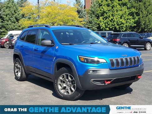 Used 2020 Jeep Cherokee Trailhawk w/ Cold Weather Group image 29