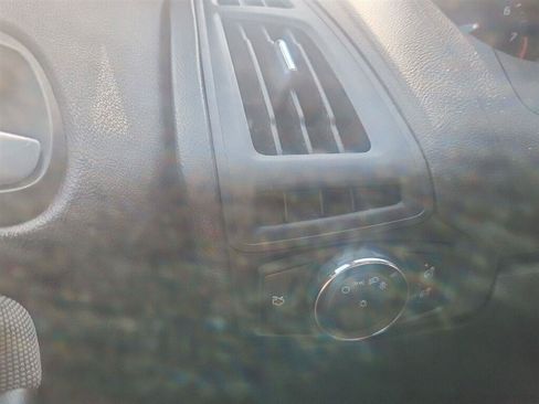 Used 2014 Ford Focus SE FWD image 19