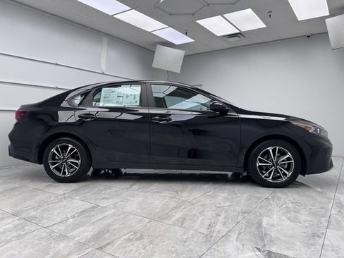 Used 2023 Kia Forte LXS image 8