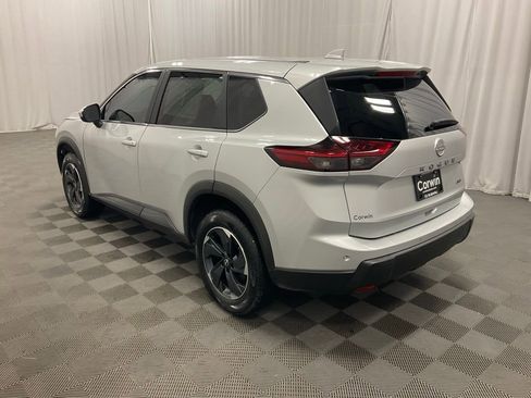 Used 2025 Nissan Rogue SV image 3