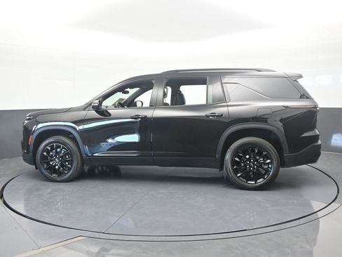 Used 2025 Chevrolet Traverse LT w/ Midnight/Sport Edition image 3