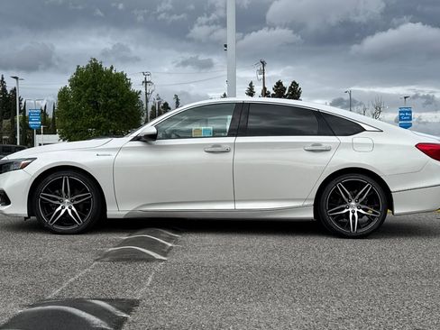 Used 2022 Honda Accord Touring image 2