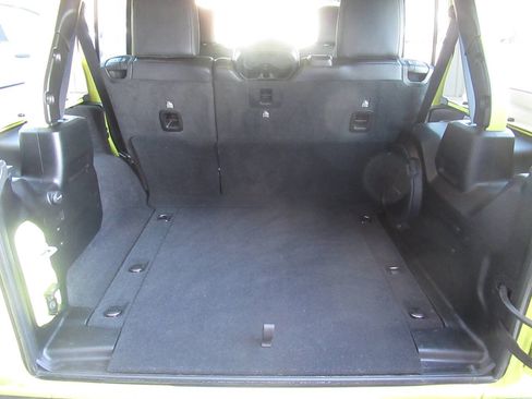 Used 2023 Jeep Wrangler Unlimited Sahara w/ LED Lighting Group AWD/4WD image 10