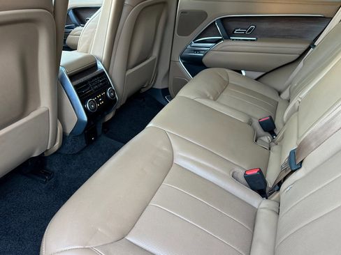 Used 2025 Land Rover Range Rover SE image 28