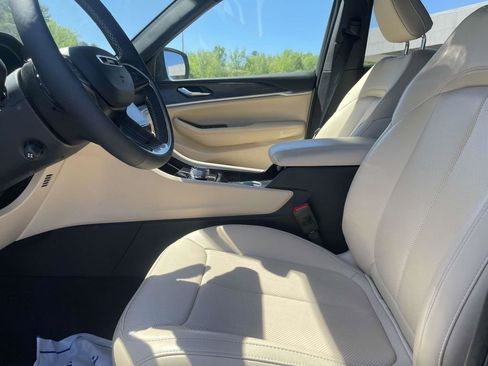 Used 2025 Jeep Grand Cherokee Limited w/ Luxury Tech Group II image 26