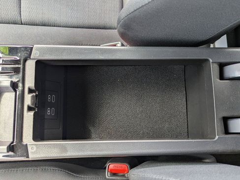 Used 2025 Toyota Prius LE FWD image 23