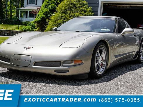 Used 2000 Chevrolet Corvette Coupe w/ Roof Pkg RWD image 1