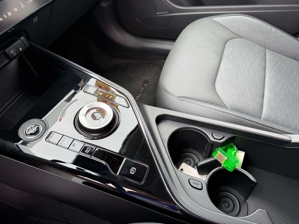 Certified 2025 Kia Niro Wave w/ Wave Preserve Package FWD image 33