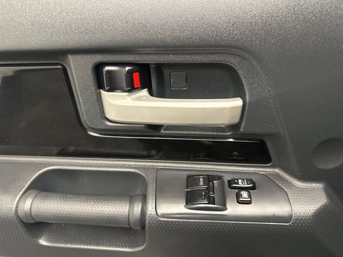 Used 2011 Toyota FJ Cruiser 4WD w/ Upgrade Pkg image 23