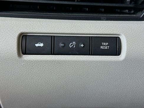 Used 2025 Nissan Altima 2.5 SV image 17