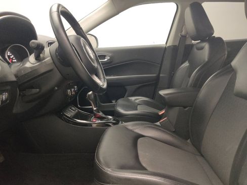 Used 2018 Jeep Compass Latitude FWD image 17