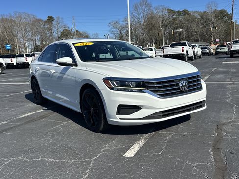 Used 2021 Volkswagen Passat 2.0T SE image 2