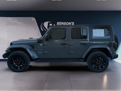 Used 2022 Jeep Wrangler Unlimited Sahara image 2