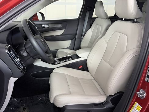 Used 2022 Volvo XC40 T5 Inscription image 11