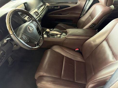 Used 2017 Lexus LS 460 RWD image 4