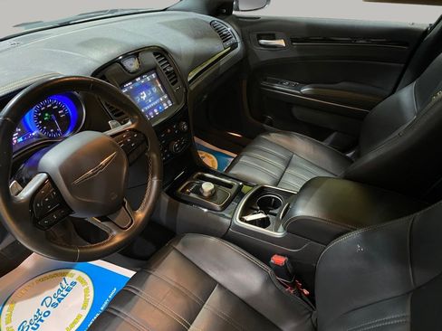 Used 2019 Chrysler 300 S w/ 300S Alloy Edition RWD image 9