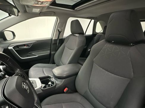 Certified 2019 Toyota RAV4 XLE w/ Convenience Package AWD/4WD image 9