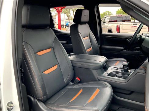 Used 2023 GMC Sierra 1500 AT4 image 9