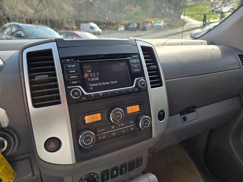 Used 2015 Nissan Frontier SV w/ SV Value Truck Package image 10