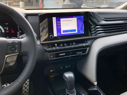 Used 2025 Toyota Camry SE w/ Convenience Package image 7