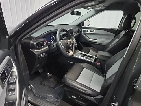 Used 2024 Ford Explorer XLT w/ Equipment Group 202A AWD/4WD image 32