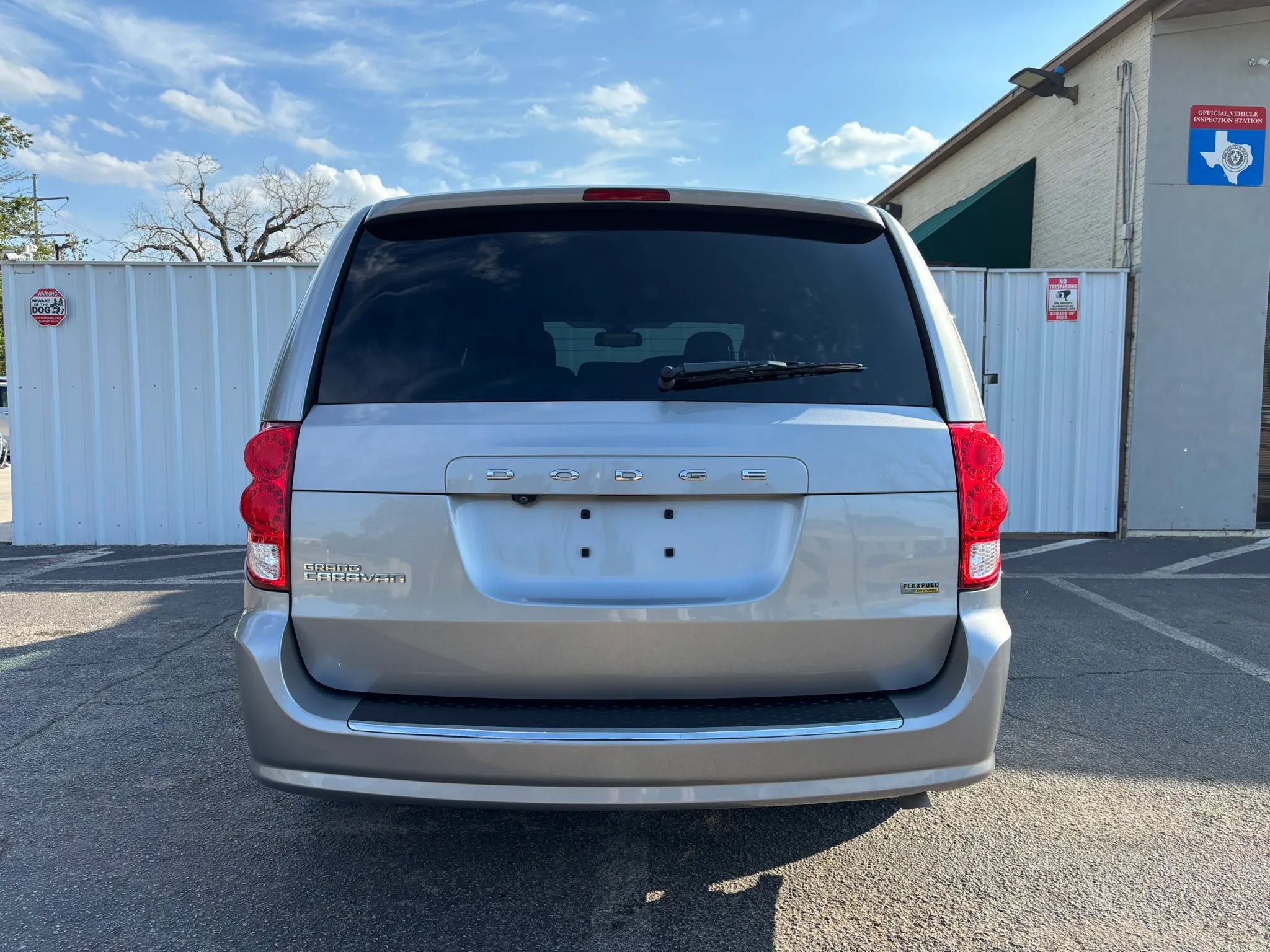 Used 2019 Dodge Grand Caravan SE w/ UConnect Hands-Free Group FWD image 4