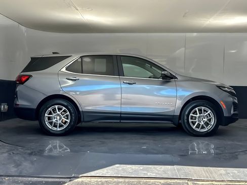 Used 2024 Chevrolet Equinox LT AWD/4WD image 2