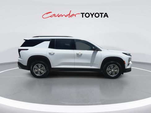 Used 2026 Chevrolet Traverse LT FWD image 9