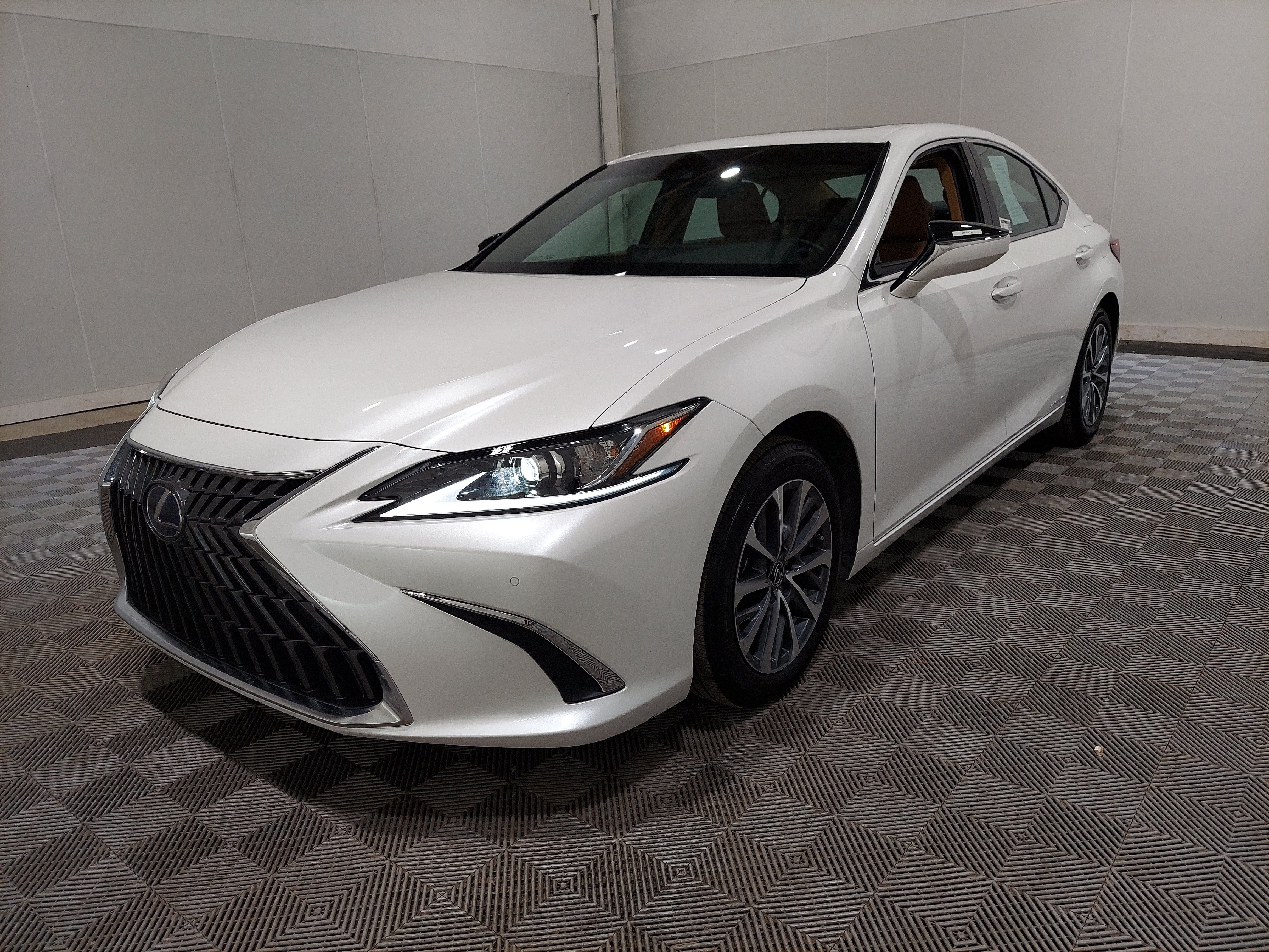 Used 2022 Lexus ES 300h FWD image 1