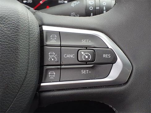 Used 2023 Jeep Compass Limited image 25