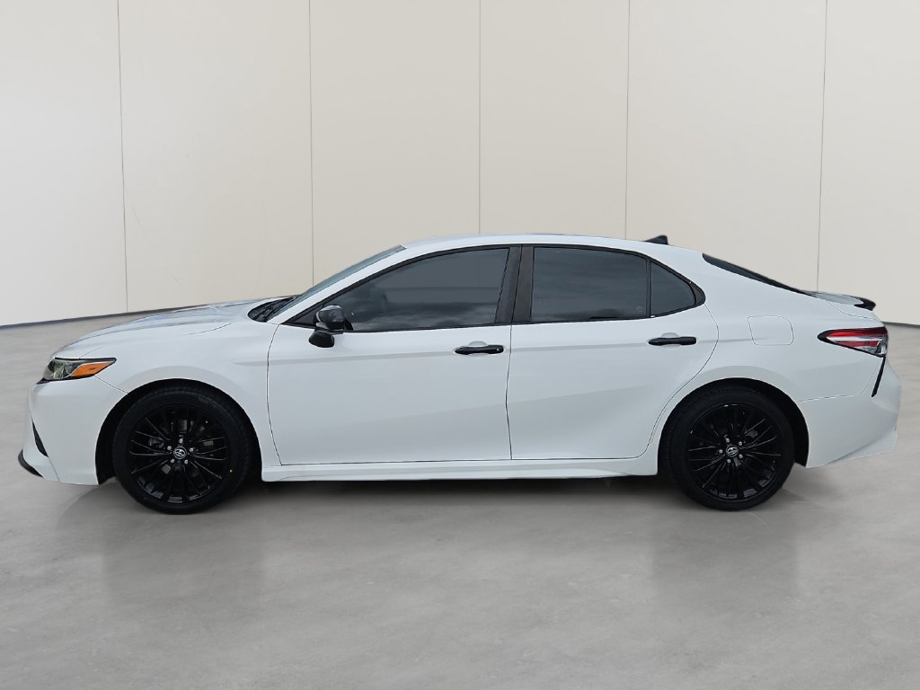 Used 2020 Toyota Camry SE FWD image 2