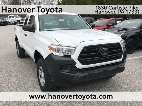 Used 2018 Toyota Tacoma SR image 1