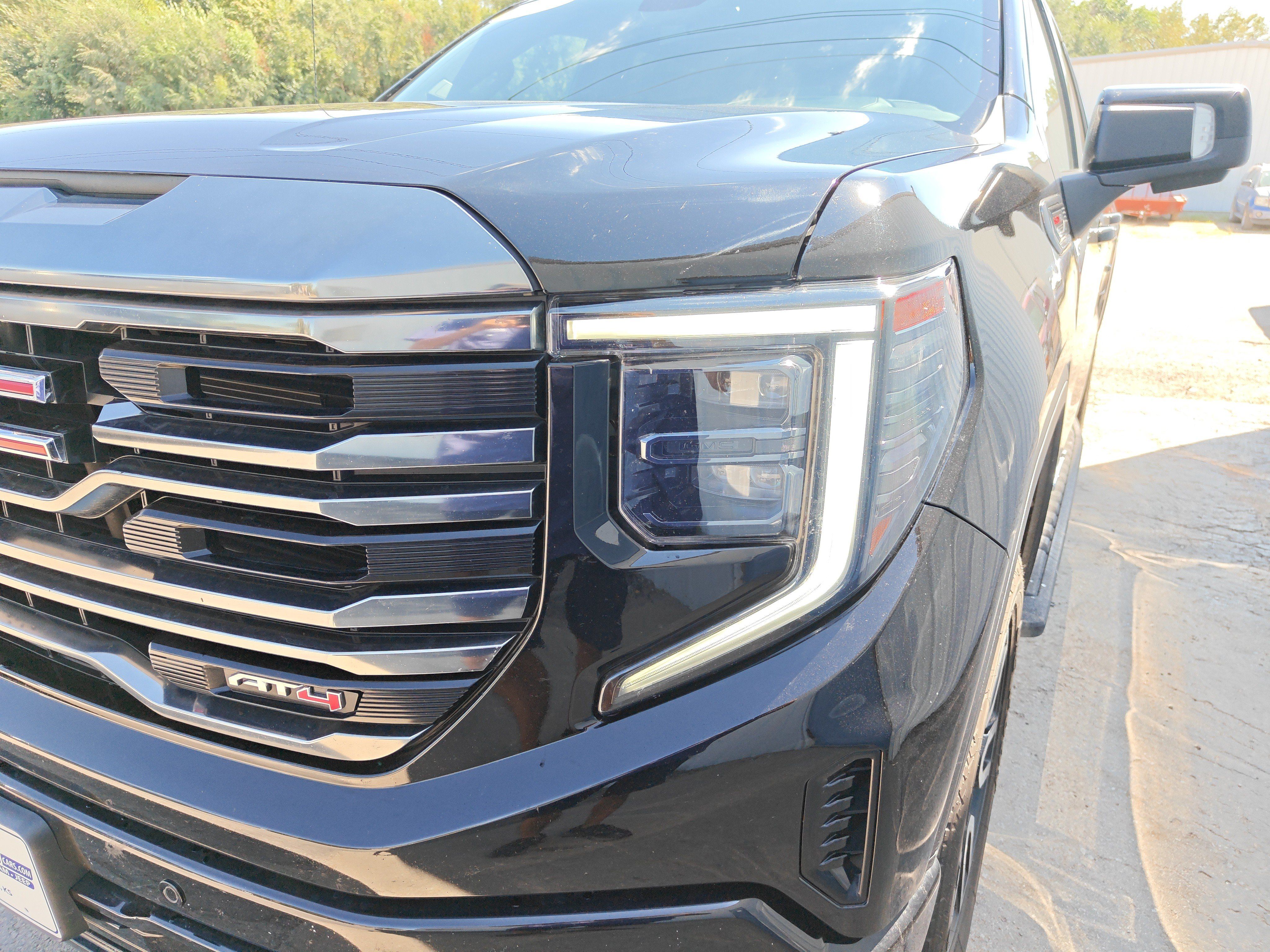 Used 2024 GMC Sierra 1500 AT4 w/ AT4 Premium Package AWD/4WD image 6