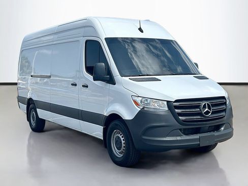 Used 2025 Mercedes-Benz Sprinter 2500 image 3