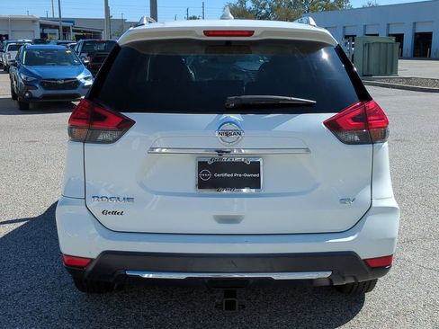 Used 2017 Nissan Rogue SV w/ SV Premium Package image 6