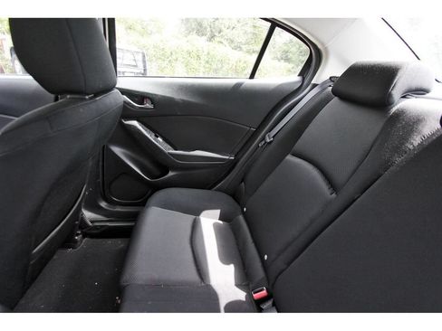 Used 2018 MAZDA MAZDA3 Sport FWD image 10