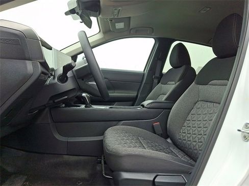 Used 2025 Nissan Kicks SV image 13