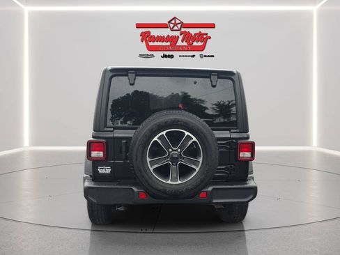 Used 2023 Jeep Wrangler Unlimited Sahara w/ Cold Weather Group AWD/4WD image 4