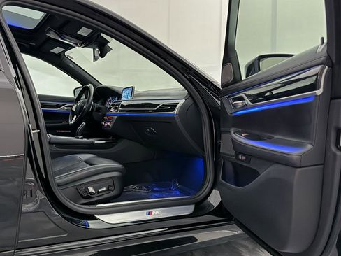 Used 2018 BMW 740e xDrive AWD/4WD image 27