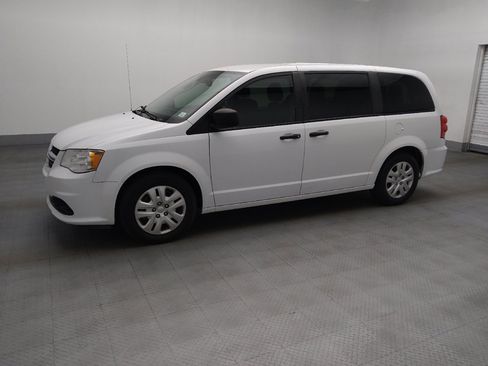 Used 2019 Dodge Grand Caravan SE w/ UConnect Hands-Free Group FWD image 2